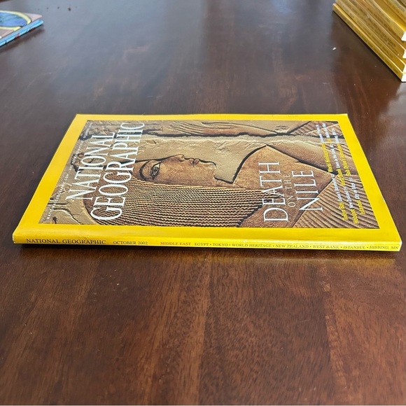 Vintage National Geographic: Death on the Nile October 2002 Photo Magazine - Picture 3 of 5